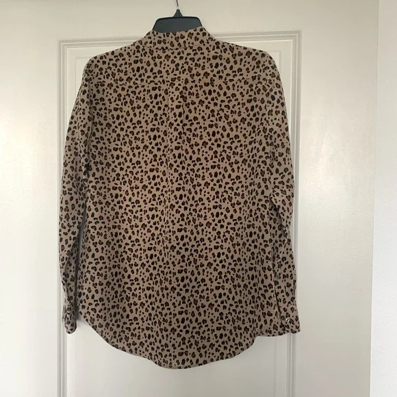 Silk button-up shirt in leopard - Picture 10 of 10